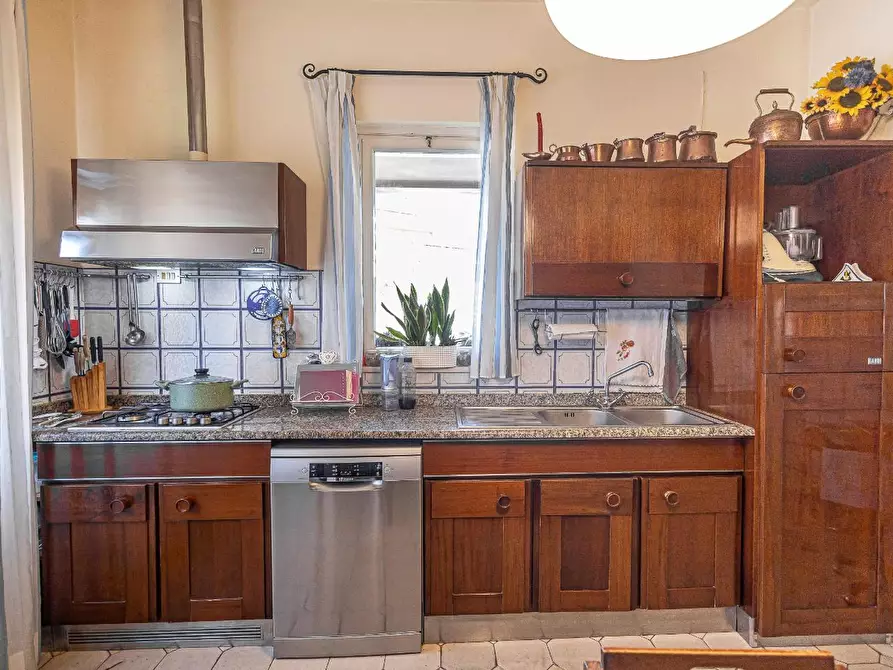 Immagine 7 di Villa in vendita  a Pontedera