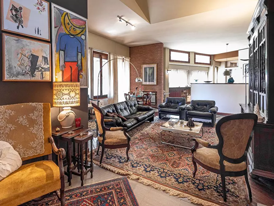 Immagine 2 di Villa in vendita  a Pontedera