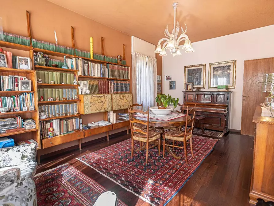 Immagine 5 di Villa in vendita  a Pontedera