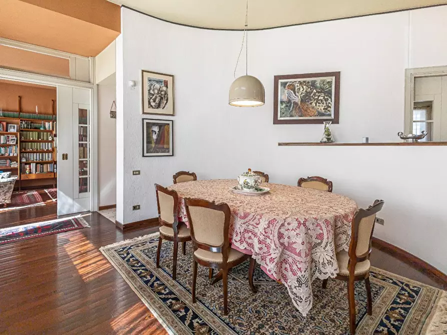 Immagine 3 di Villa in vendita  a Pontedera