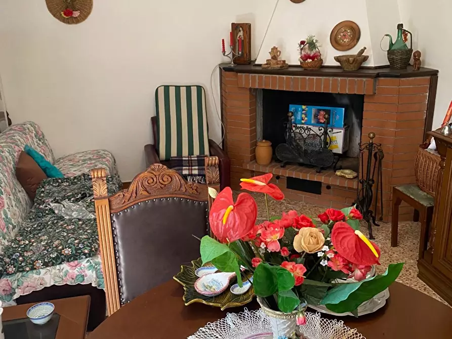 Immagine 2 di Casa semindipendente in vendita  a Massa