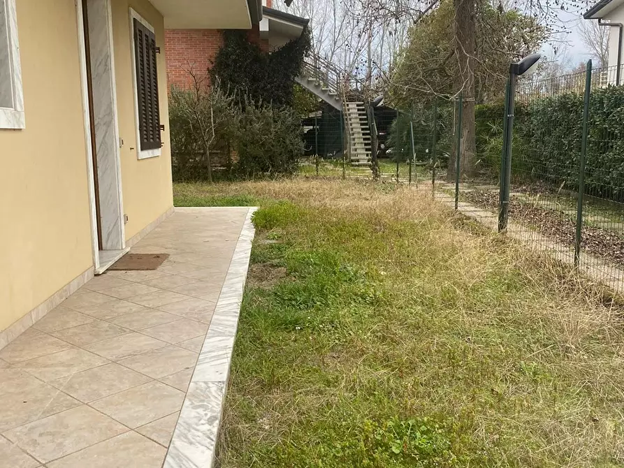 Immagine 3 di Villetta a schiera in vendita  a Montignoso