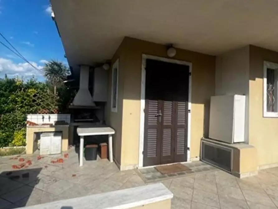 Immagine 4 di Villetta a schiera in vendita  a Montignoso