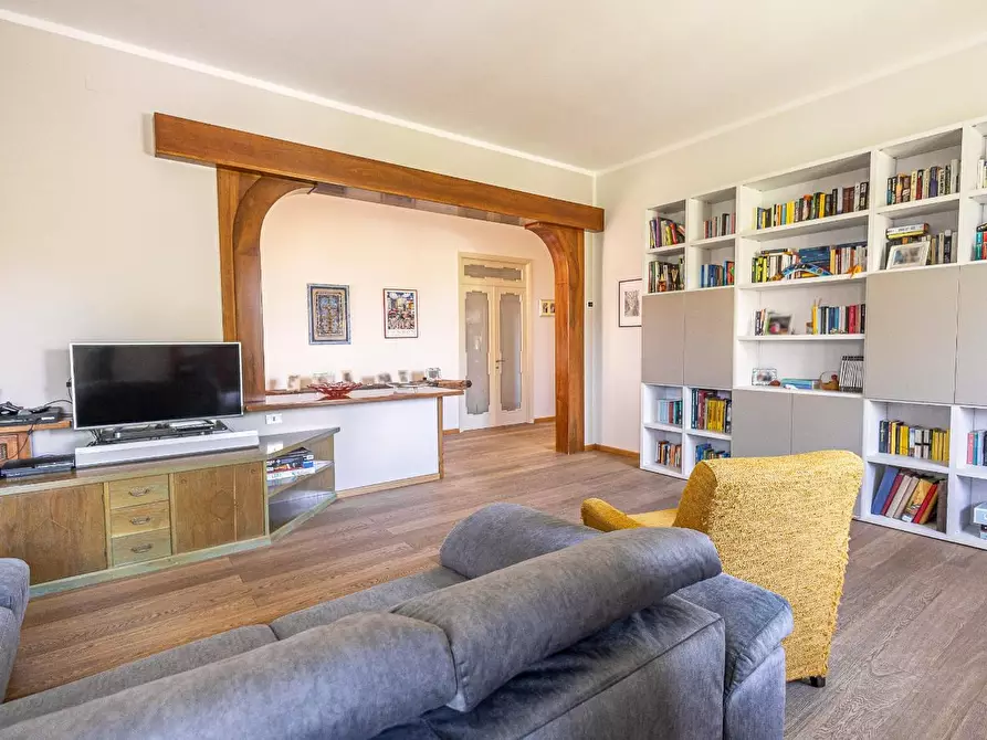 Immagine 5 di Villa in vendita  a Fucecchio