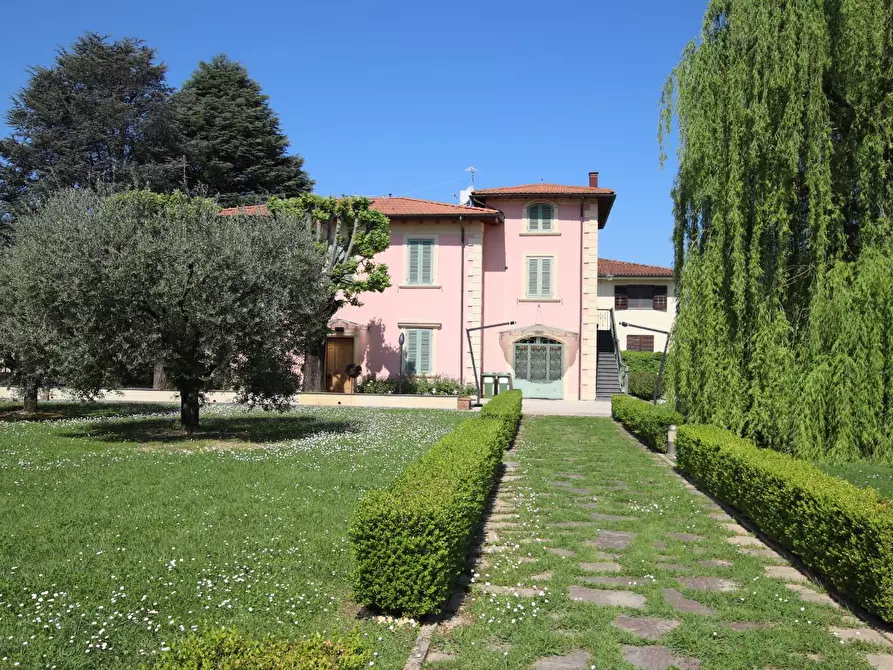Immagine 1 di Ufficio in vendita  a Lucca