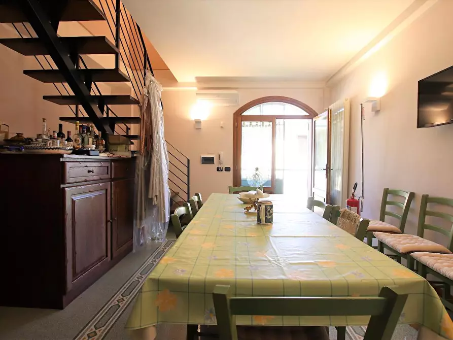 Immagine 21 di Ufficio in vendita  a Lucca