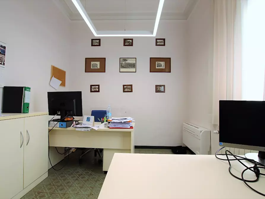 Immagine 7 di Ufficio in vendita  a Lucca