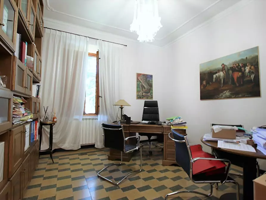 Immagine 12 di Ufficio in vendita  a Lucca