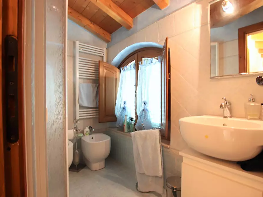 Immagine 24 di Ufficio in vendita  a Lucca