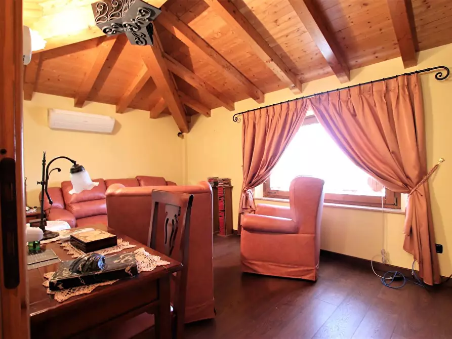 Immagine 23 di Ufficio in vendita  a Lucca