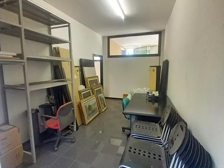 Immagine 9 di Negozio in vendita  a Castelfiorentino