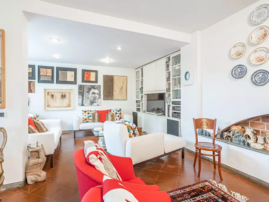 Immagine 4 di Villa in vendita  a Carrara