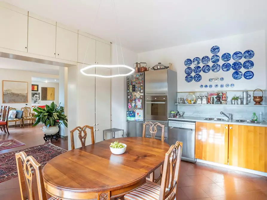 Immagine 8 di Villa in vendita  a Carrara