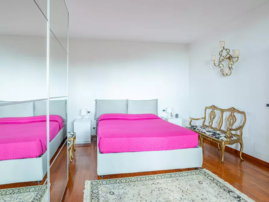 Immagine 19 di Villa in vendita  a Carrara