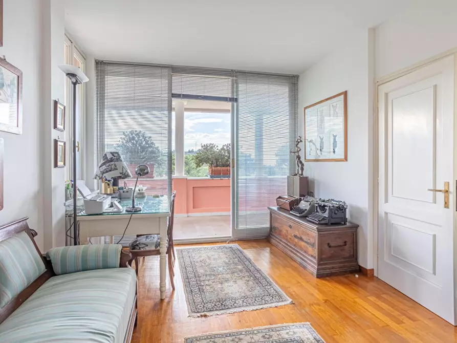 Immagine 16 di Villa in vendita  a Carrara