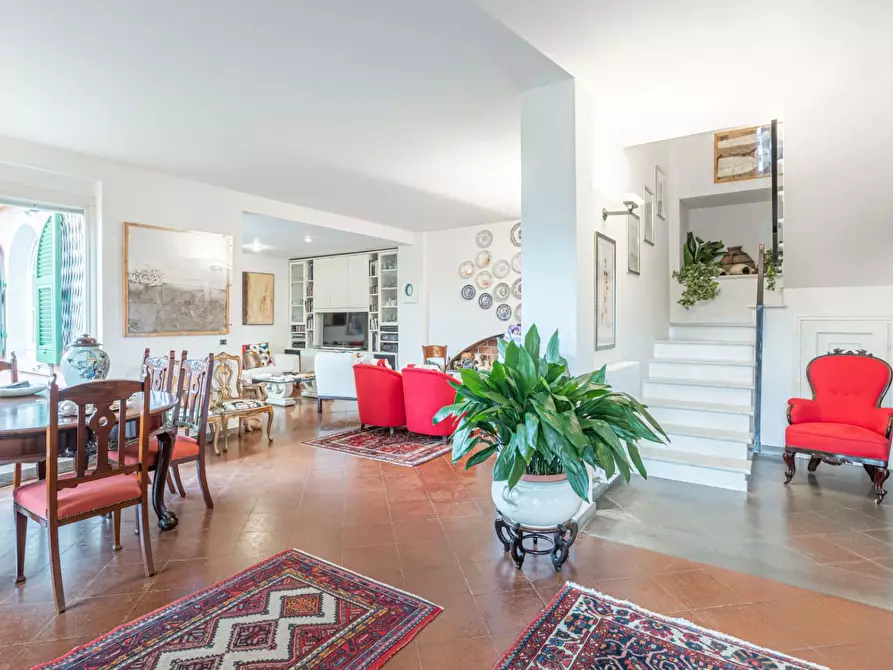 Immagine 6 di Villa in vendita  a Carrara