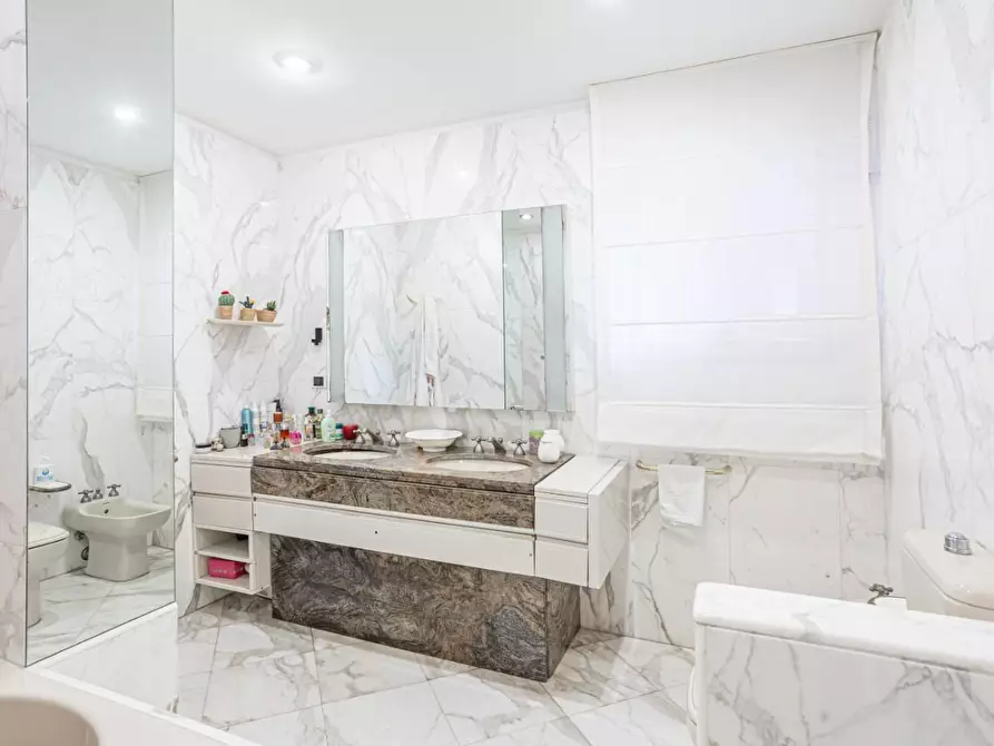 Immagine 7 di Villa in vendita  a Carrara