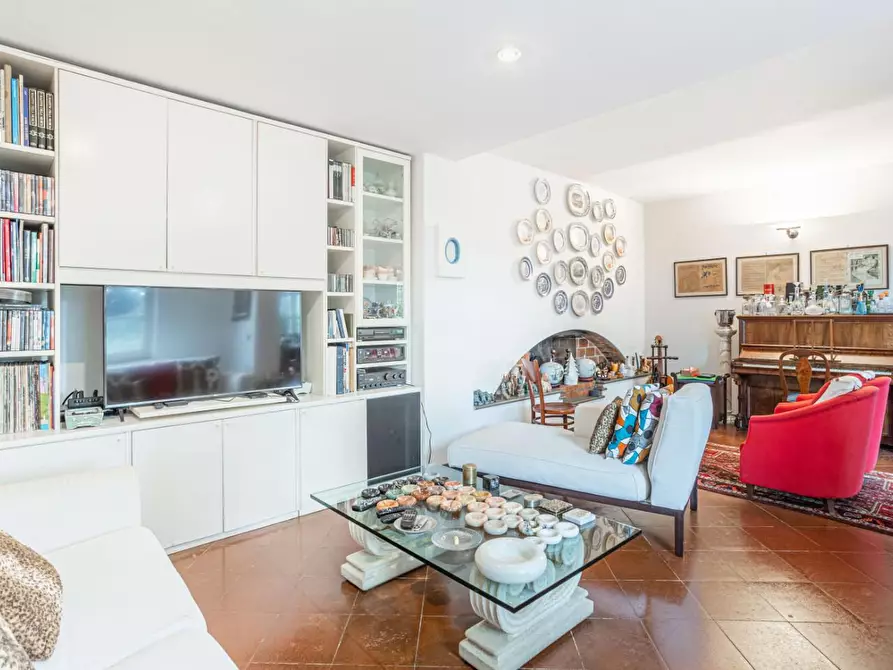 Immagine 5 di Villa in vendita  a Carrara
