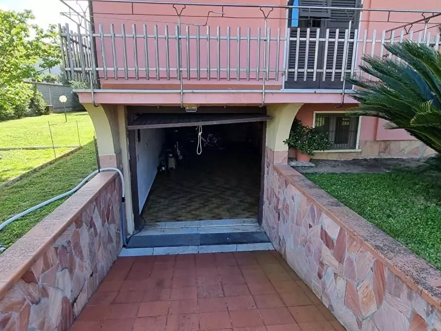 Immagine 45 di Villa in vendita  a Carrara