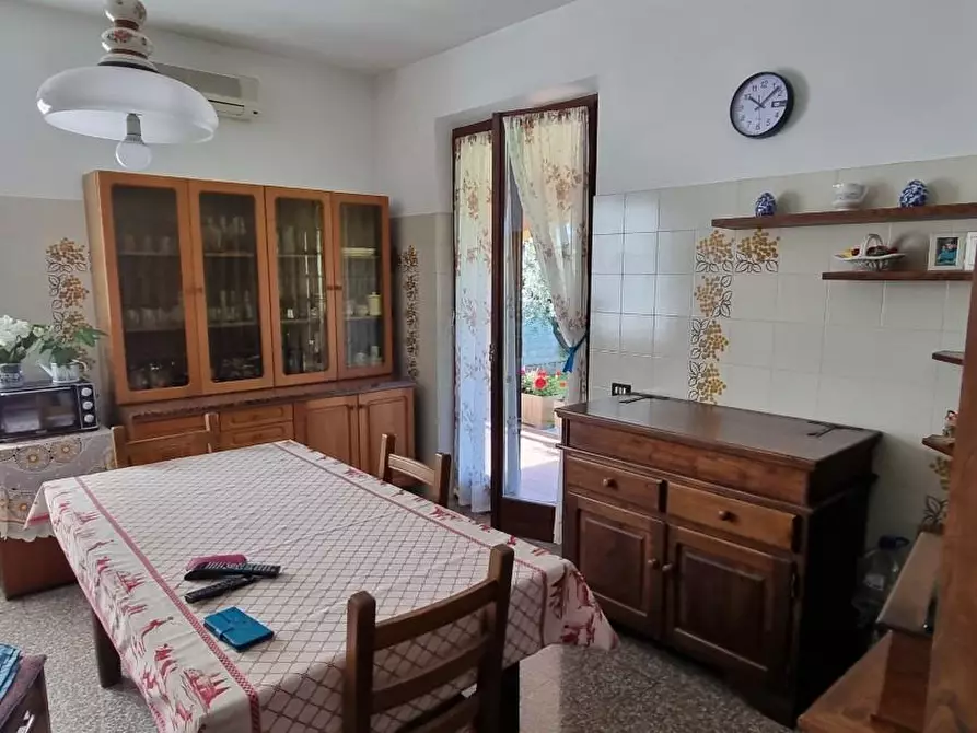 Immagine 4 di Villa in vendita  a Carrara