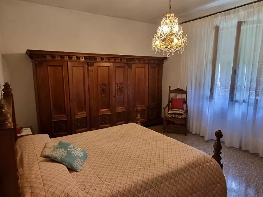 Immagine 10 di Villa in vendita  a Carrara