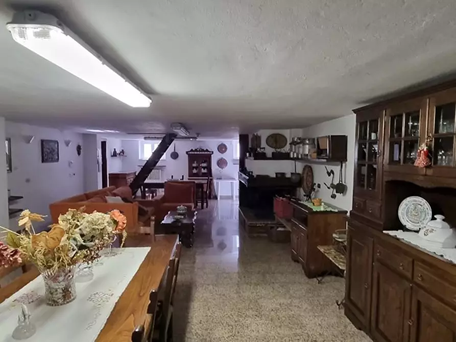 Immagine 25 di Villa in vendita  a Carrara