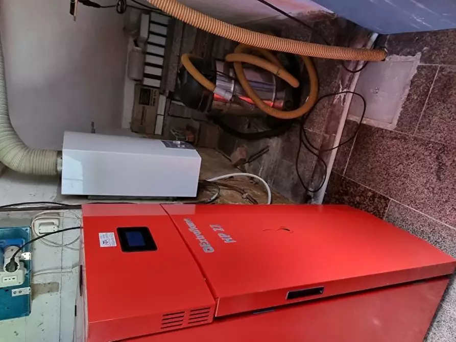 Immagine 42 di Villa in vendita  a Carrara