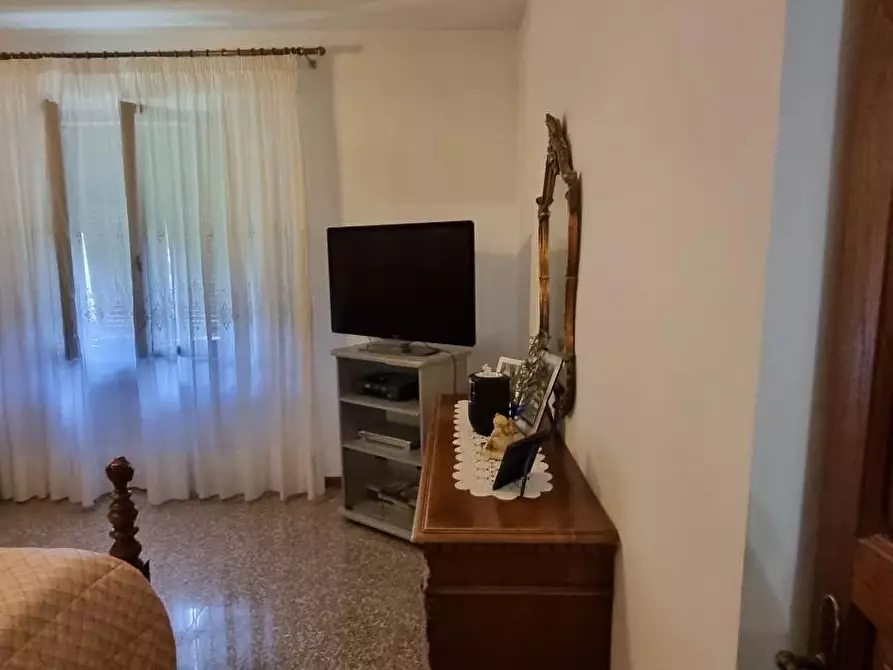 Immagine 11 di Villa in vendita  a Carrara