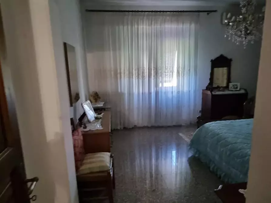 Immagine 21 di Villa in vendita  a Carrara