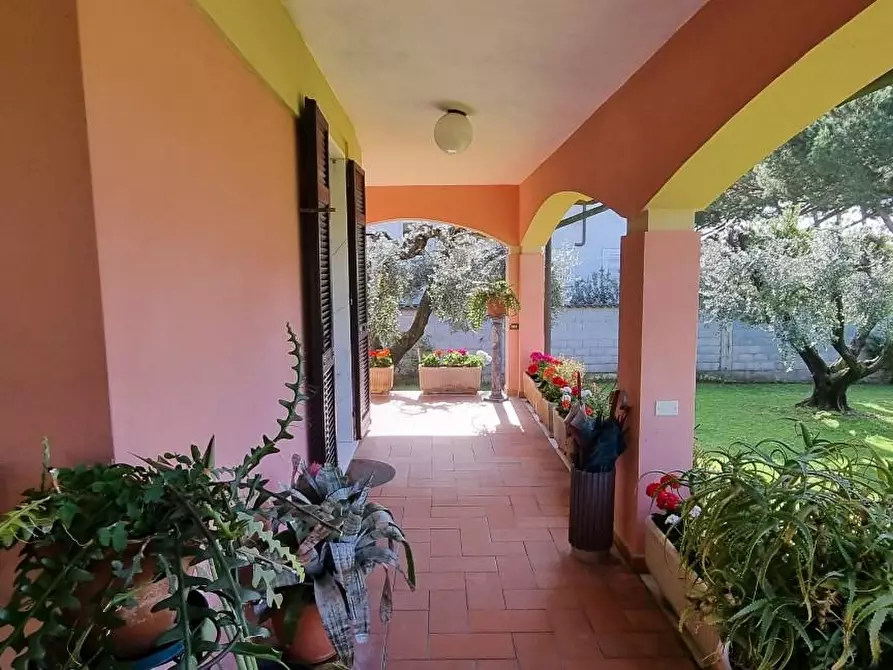 Immagine 46 di Villa in vendita  a Carrara