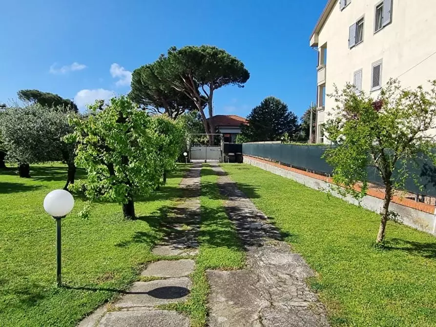 Immagine 44 di Villa in vendita  a Carrara