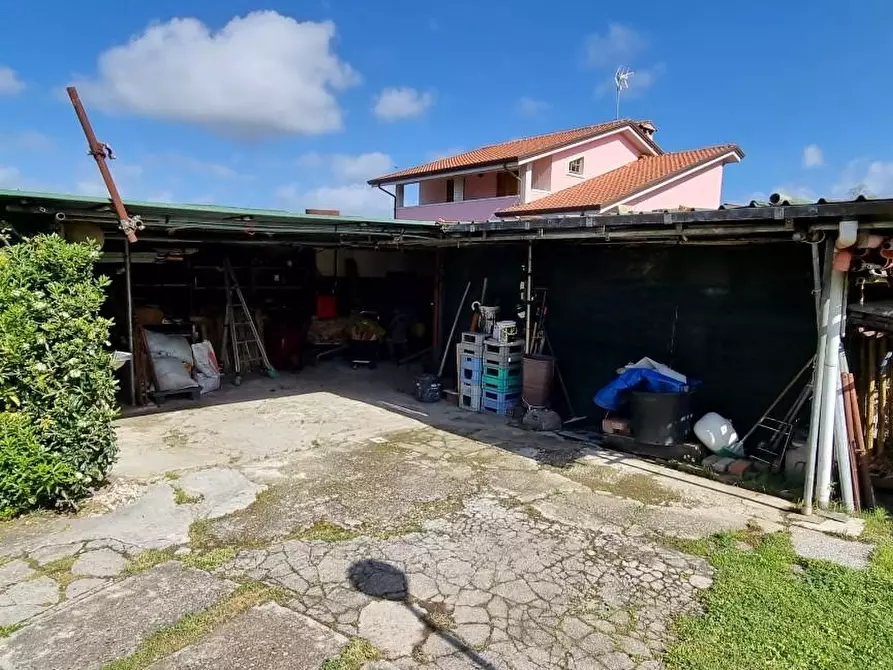 Immagine 43 di Villa in vendita  a Carrara