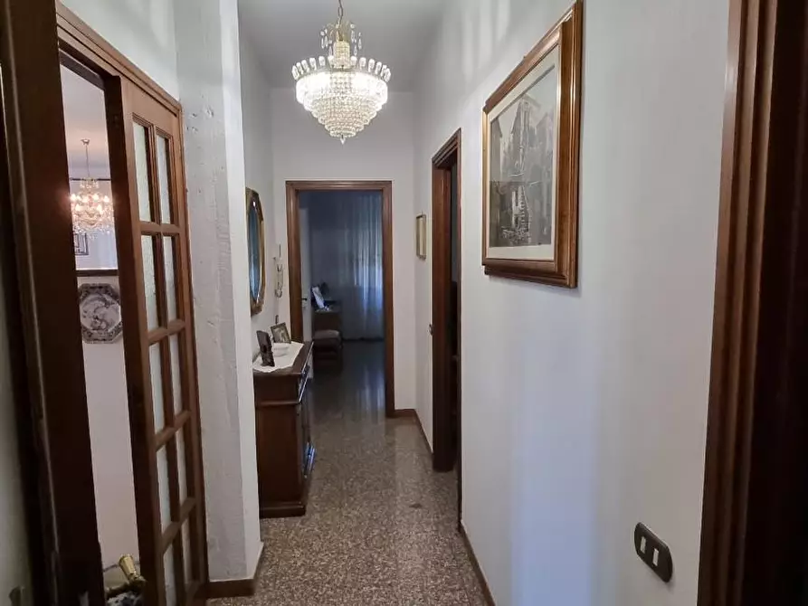 Immagine 13 di Villa in vendita  a Carrara