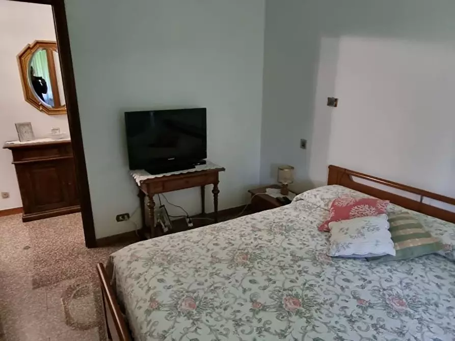 Immagine 20 di Villa in vendita  a Carrara