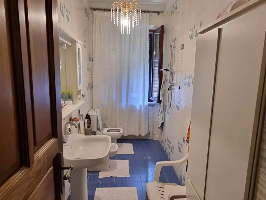 Immagine 8 di Villa in vendita  a Carrara