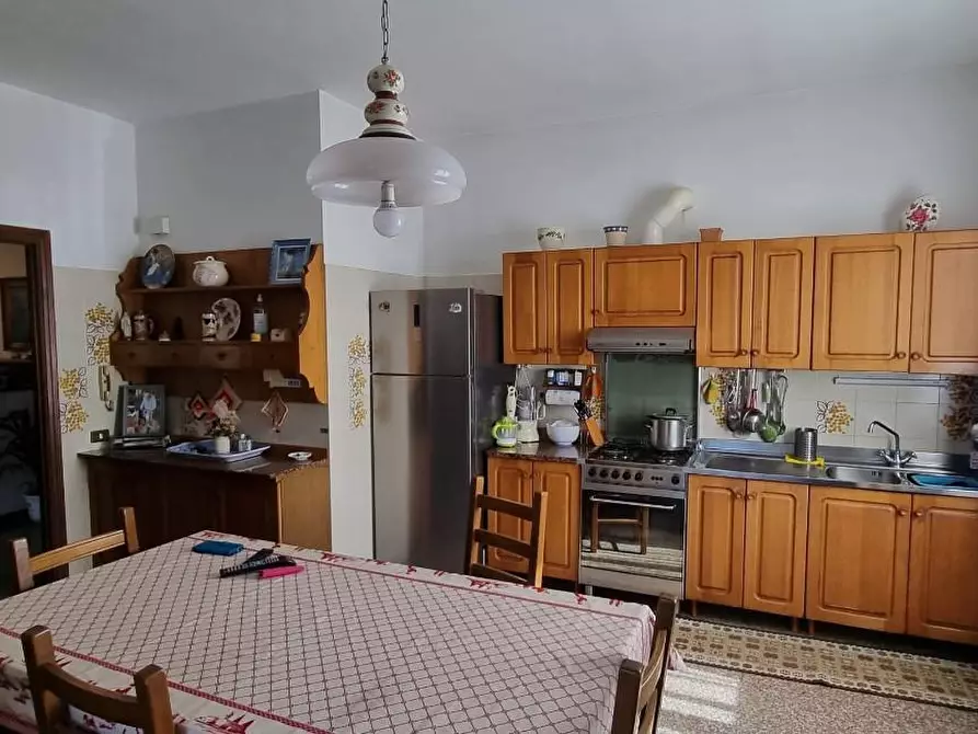 Immagine 3 di Villa in vendita  a Carrara