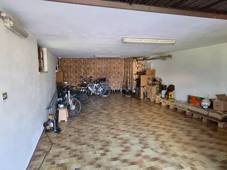 Immagine 38 di Villa in vendita  a Carrara