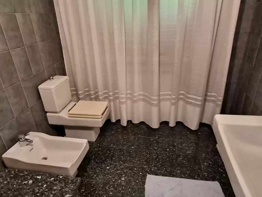 Immagine 16 di Villa in vendita  a Carrara