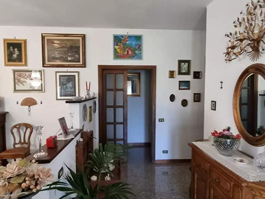 Immagine 7 di Villa in vendita  a Carrara