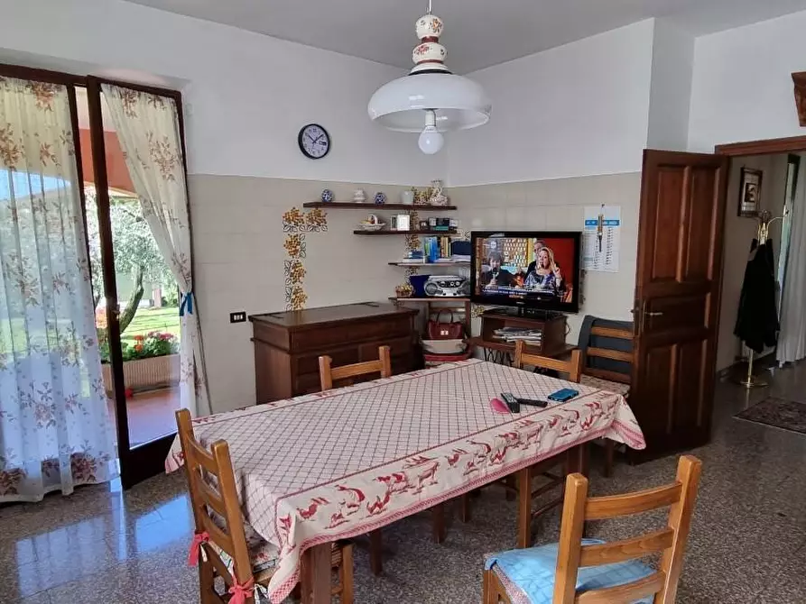 Immagine 5 di Villa in vendita  a Carrara