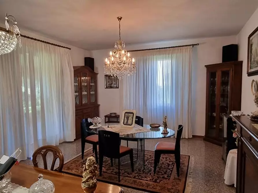 Immagine 6 di Villa in vendita  a Carrara