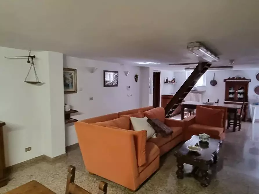Immagine 26 di Villa in vendita  a Carrara