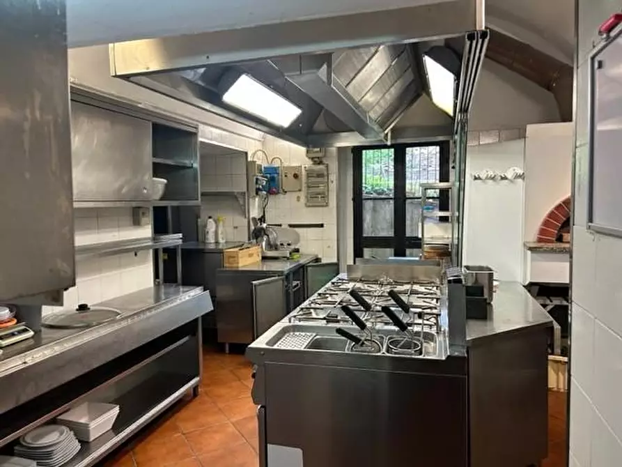 Immagine 5 di Locale commerciale in vendita  a Siena