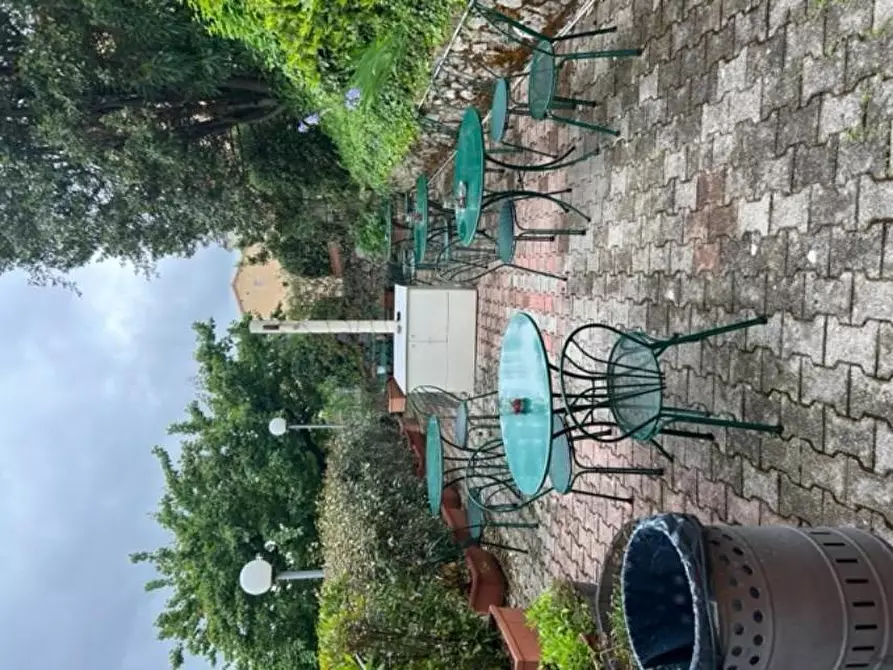 Immagine 3 di Locale commerciale in vendita  a Siena