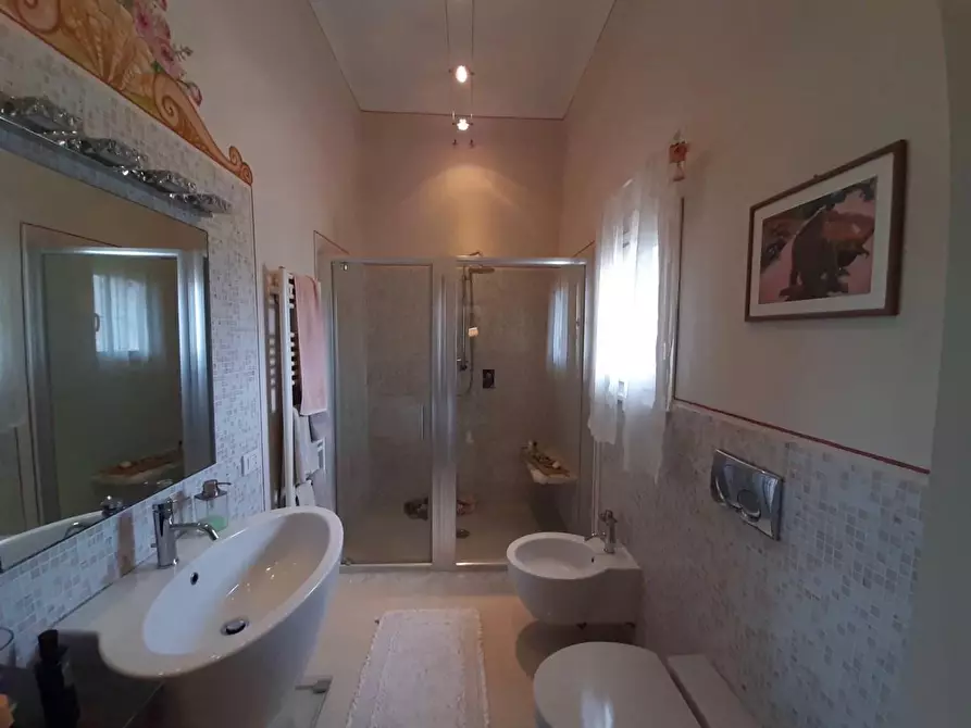 Immagine 9 di Villa in vendita  a Pisa