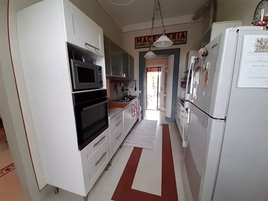 Immagine 2 di Villa in vendita  a Pisa