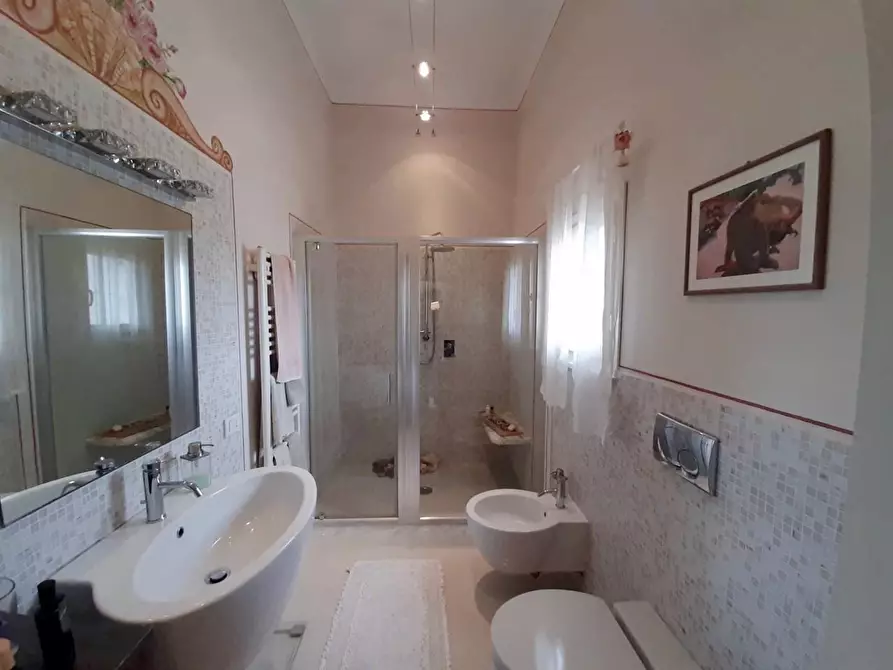 Immagine 4 di Villa in vendita  a Pisa