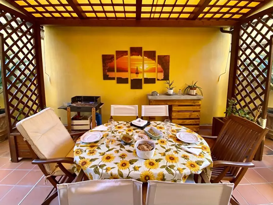 Immagine 2 di Appartamento in vendita  a Carrara