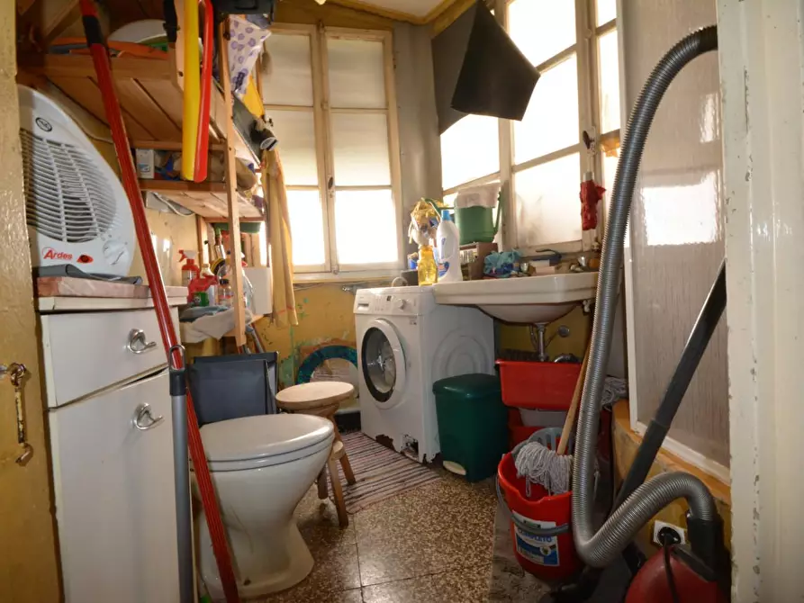 Immagine 12 di Appartamento in vendita  a Lucca