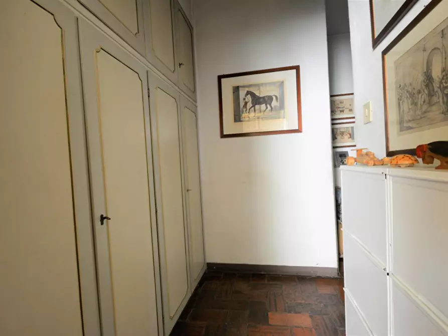 Immagine 18 di Appartamento in vendita  a Lucca